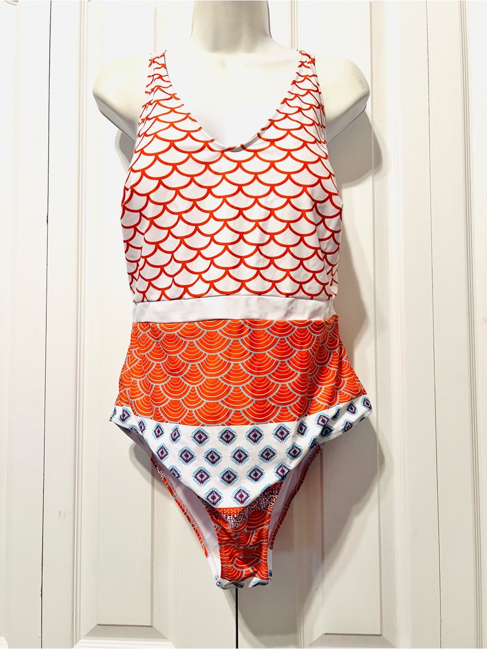 Cupshe 1 Piece Women's Swimsuit-NWT-Orange/White Scale Patterned-Adjust Strap